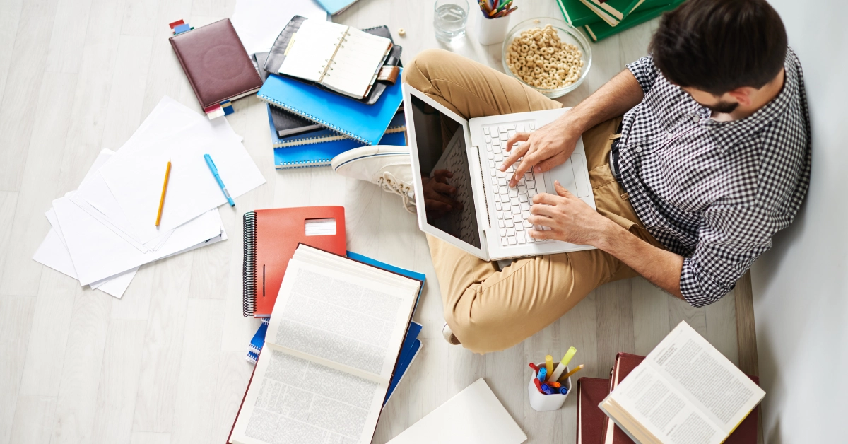 Key Differences Between a Thesis & a Research Paper